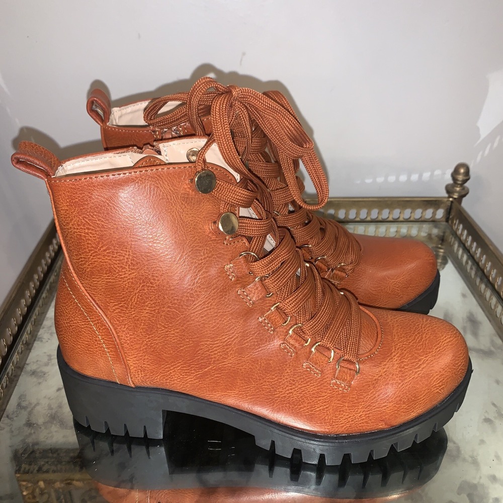 Chase and Chloe Storm 1 Boots Womens Size 6 Orange Gold Hardware Lug‎ Soles